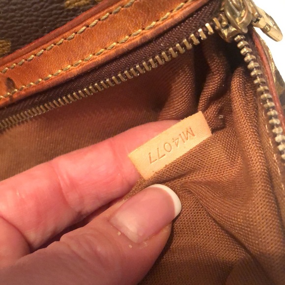 LOUIS VUITTON Monogram Pochette Bosphore Crossbody - Picture 5 of 7